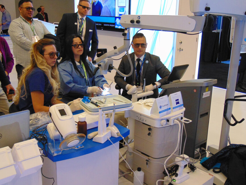 Meeting attendees get a hands-on experience with the latest technology available form Sonendo. (Photo: Fred Michmershuizen/Dental Tribune America)