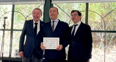 El Dr. Óscar Castro recibe la Medalla de Oro del Colegio de Dentistas de Málaga