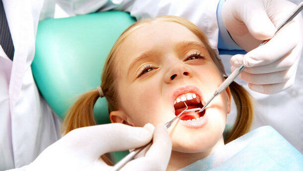 Wczesna kontrola zdrowia jamy ustnej ważna dla rozwoju dziecka