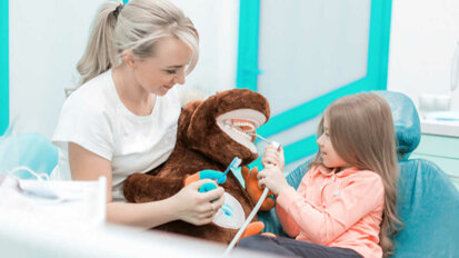 Tehnike skretanja pažnje kod dece mogu umanjiti strah od stomatološke intervencije
