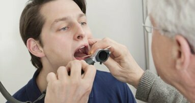 I malati di cancro della bocca aspettano a lungo prima di vedere il medico