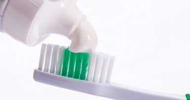 Środki fluorkowe w zapobieganiu i leczeniu próchnicy i erozji zębów u dzieci, młodzieży i dorosłych – rekomendacje ekspertów