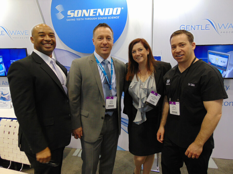 The experts at Sonendo are on hand to tell meeting attendees about the GentleWave technique for endodontic disinfection. (Photo: Fred Michmershuizen/Dental Tribune America)