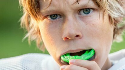 Sportmundschutz kann Zahnverletzungen reduzieren