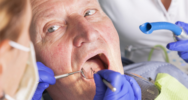 Pflegeheimbewohner lehnen Zahnbehandlungen häufig ab