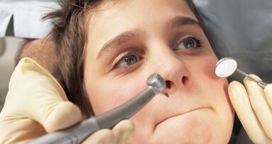 Očevi igraju ključnu ulogu u smanjenju dečijeg straha od zubara