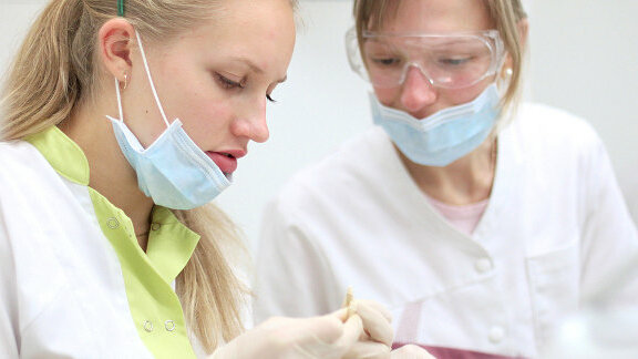 Lack of training places may force Scottish dental graduates to go abroad