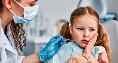 Le nuove linee guida ADA raccomanda paracetamolo e FANS per il dolore dentale pediatrico