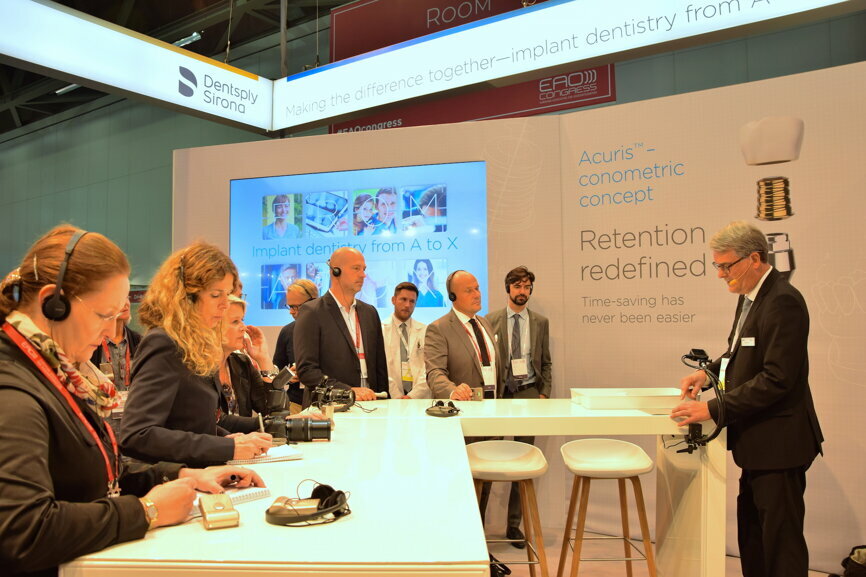 Congress attendees and industry partners alike gathered at the Dentsply Sirona booth at EAO Vienna for the live demonstration. (Photograph: Franziska Beier, DTI)