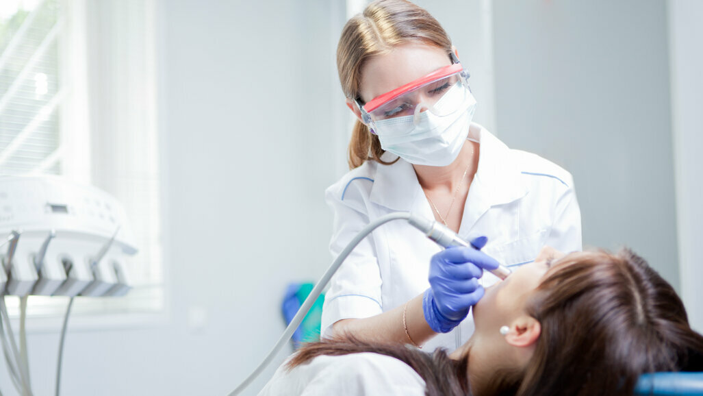 Nederlander meer kwijt aan tandarts dan Belg