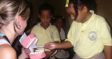 Zahnputz-Lektion zwischen Atlantik und Karibik