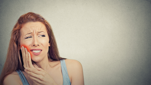 Studie: Zahnimplantate können chronische Schmerzen verursachen
