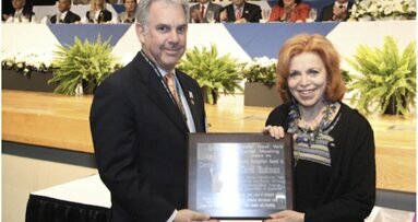 Carol Rudman obtiene el premio Greater New York Dental Meeting 2011