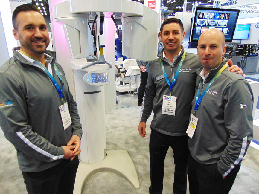From left: Greg Coffey, Sam Turner and Scott Friedman of Dentsply Sirona, with the Orthophos SL. (Photo: Fred Michmershuizen/DTA)