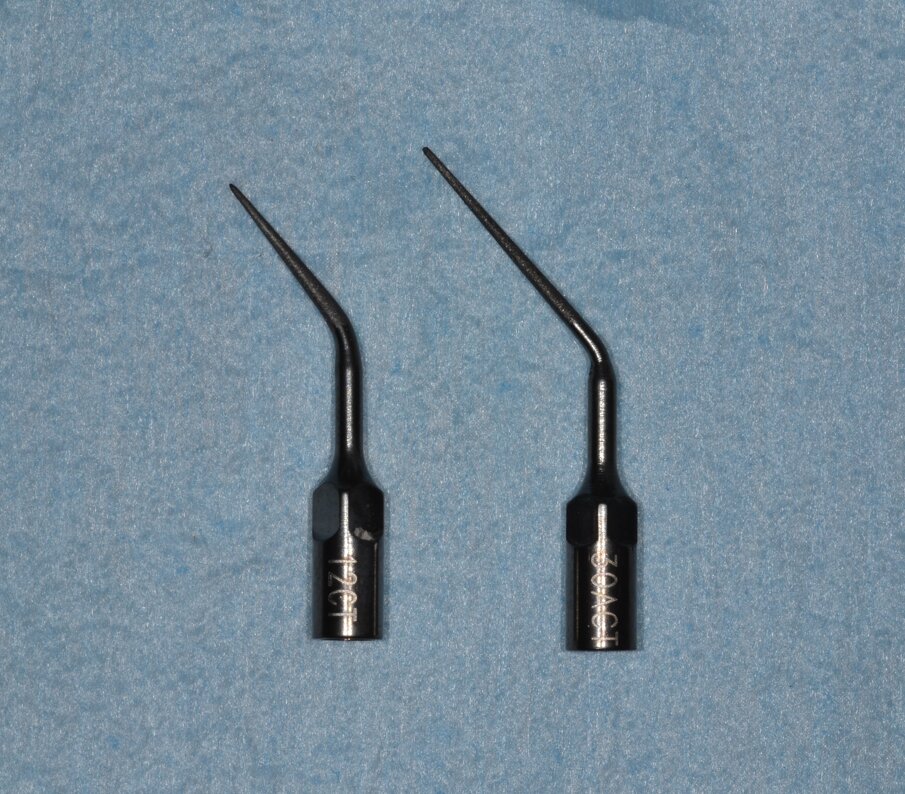 Fig. 1_Inserti ultrasonici di nuova generazione (ES012CT e ES030ACT, Esacrom Srl, Imola, Italia).