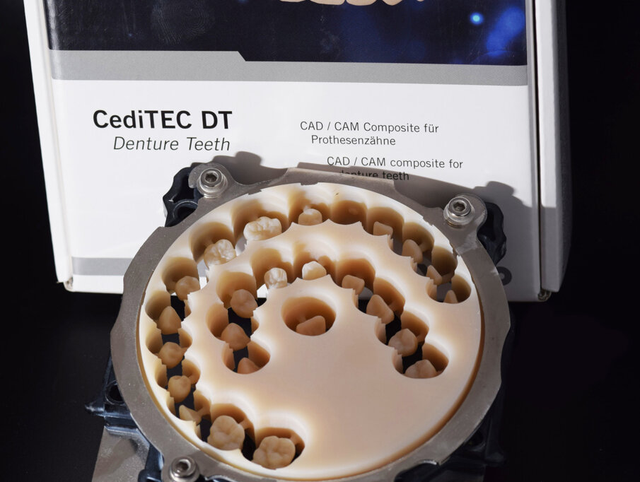 Fig. 16: Production of denture teeth by milling (CediTEC DT).