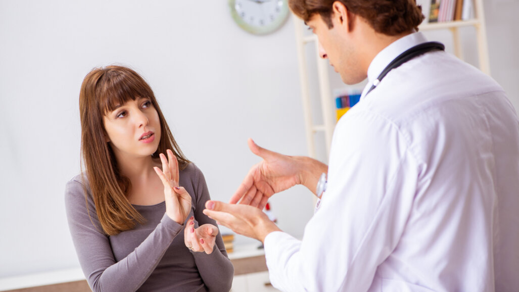 Estudantes de ciências odontológicas na Austrália carecem de educação sobre pacientes surdos