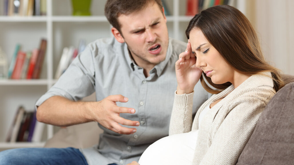 Nghiên cứu cho thấy nạn nhân mang thai bị bạn tình bạo hành có sức khỏe răng miệng kém hơn