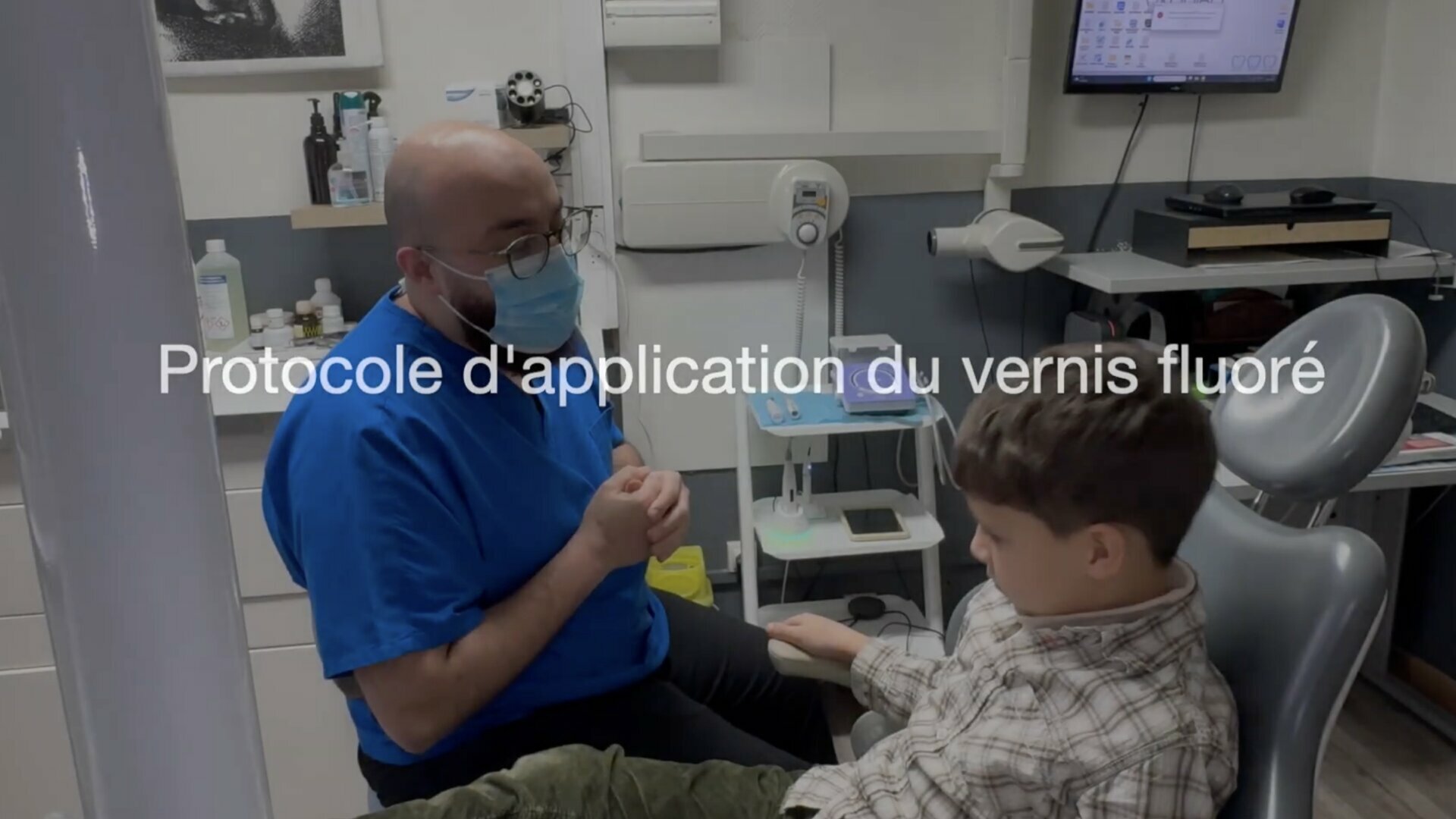 Protocole d'application d'un vernis fluoré chez l'enfant