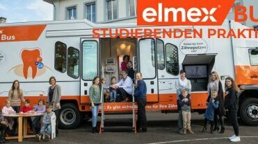 Étudiants en médecine dentaire - Stage dans le bus elmex® !