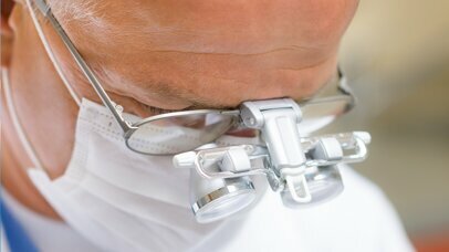 Nowa klasyfikacja chorób przyzębia oczami chirurga. Algorytmy postępowania z pacjentem periodontologicznym i implantologicznym