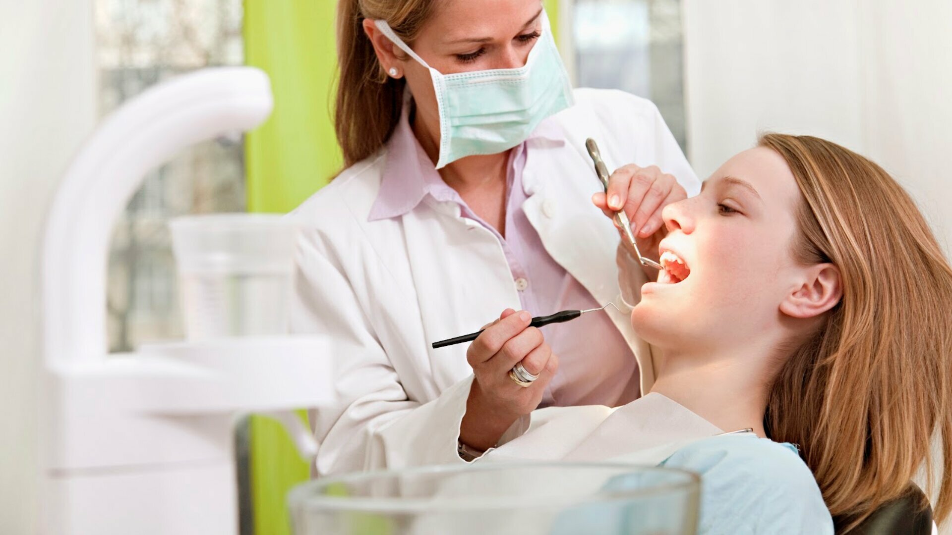 Etapes de la maladie parodontale: récession gingivale