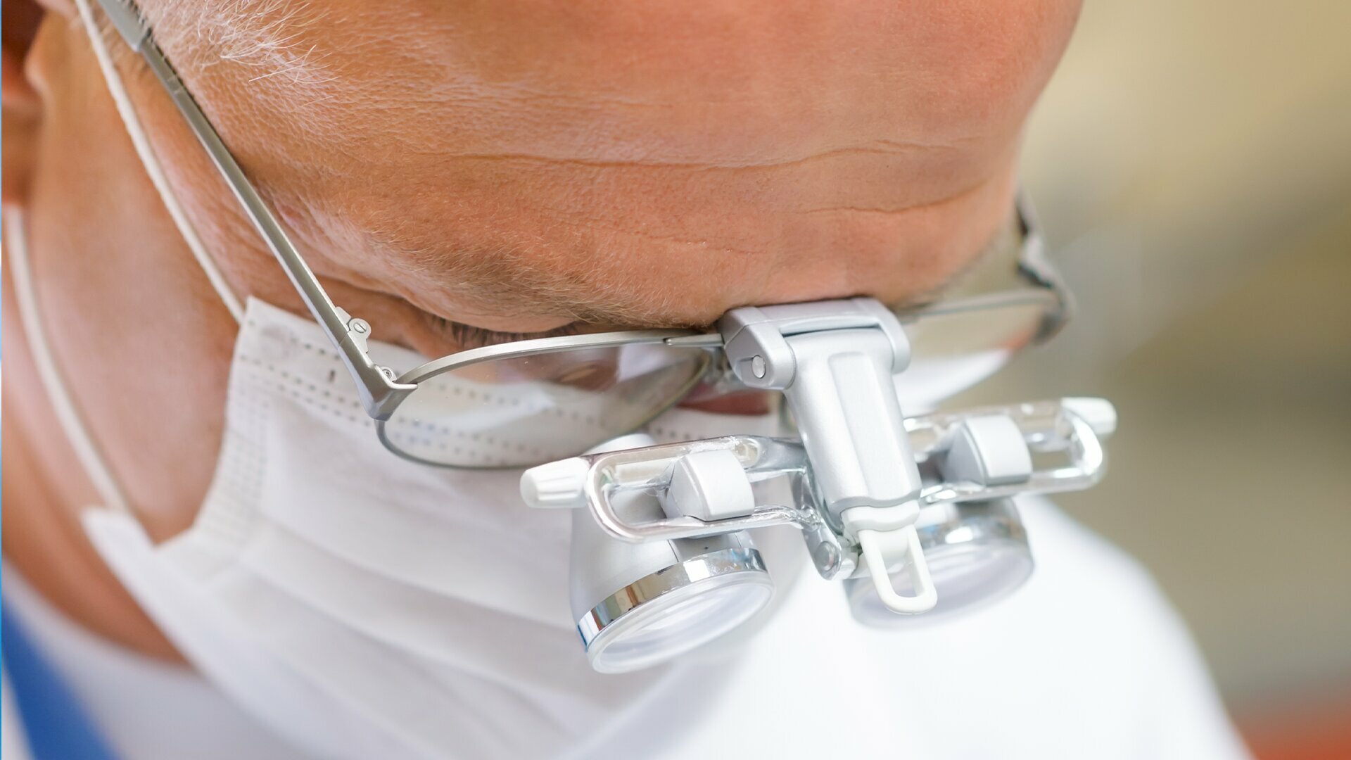 Nowa klasyfikacja chorób przyzębia oczami chirurga. Algorytmy postępowania z pacjentem periodontologicznym i implantologicznym