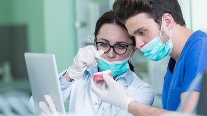 Continut, interventii, recomandari si aspecte practice in Noul Ghid de Practica Clinica de Nivel S3 al EFP pentru Tratamentul Parodontitelor de Stadiu I-III