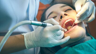 Recomandări pentru abordarea eficace a pacienților cu hipersensibilitate dentinară declanșată post-igienizare profesională și post-albire