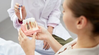 Implanttihampaiden hoito