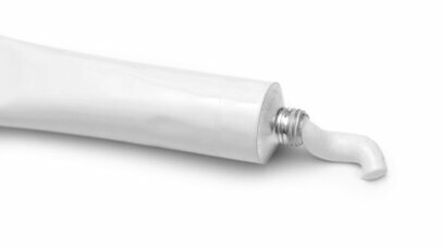 Rola antybakteryjnych past do zębów w świetle wytycznych EFP (Europejska Federacja Periodontologiczna)
