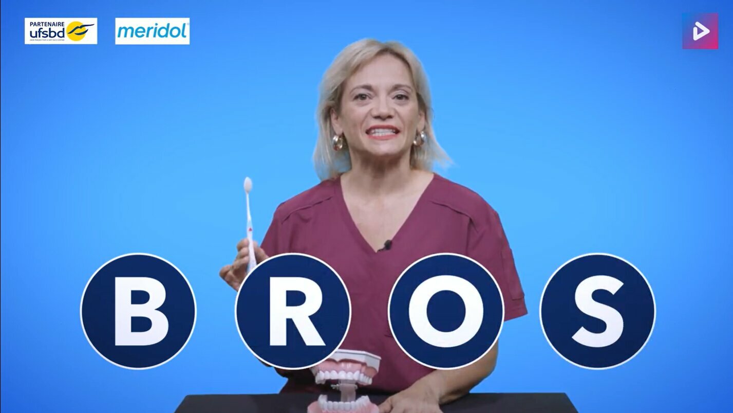 La technique de brossage avec notre brosse à dents spécifique en cas de problèmes de gencives.